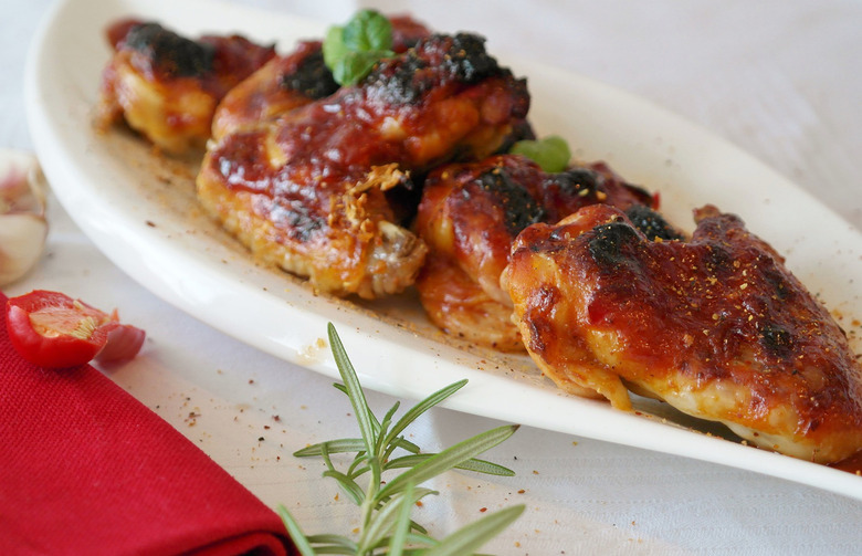 Balsamic Strawberry-Glazed Chicken Wings