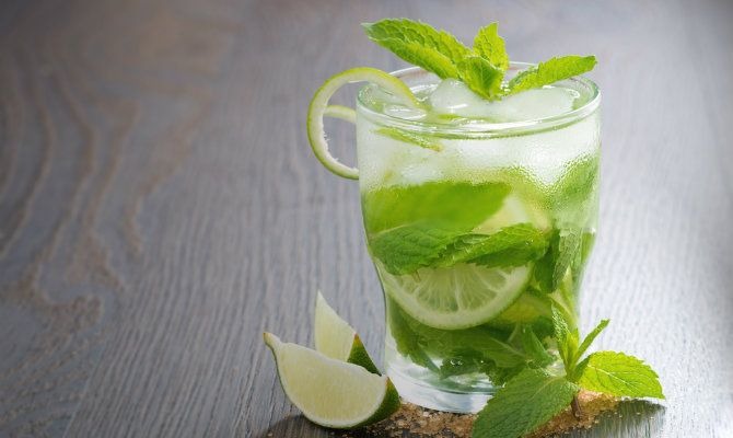 20 Cheap and Easy Mixed Drinks to Make at Home and Save Money