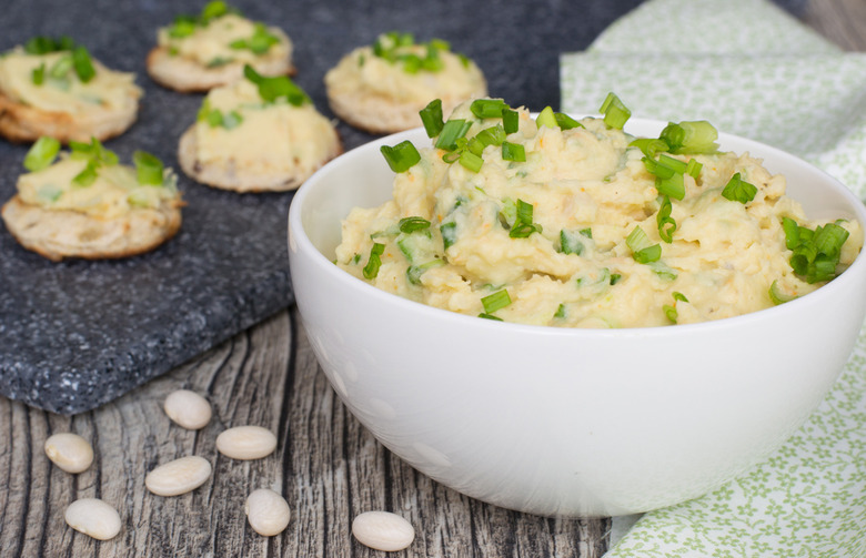 Creamy White Bean and Olive Oil Dip