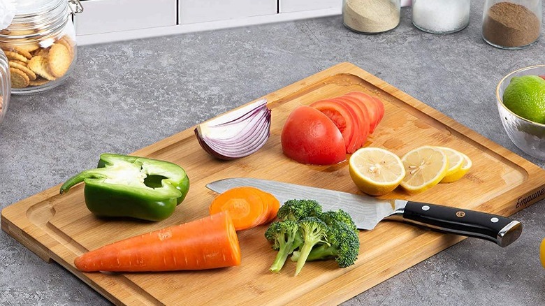 cutting board with well