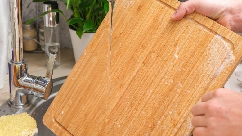 washing wooden cutting board