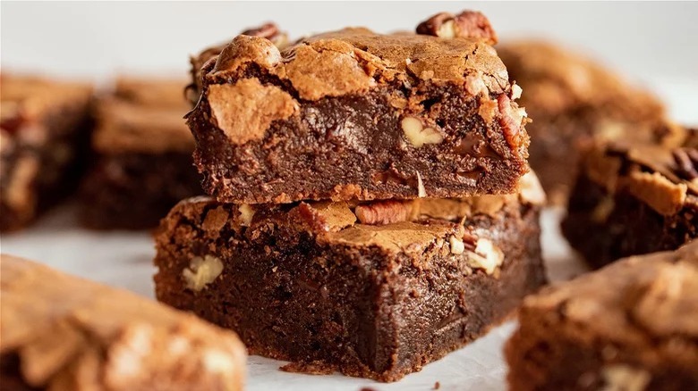 Chocolate brownies with pecans