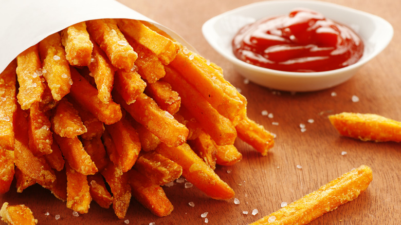 fries with ketchup