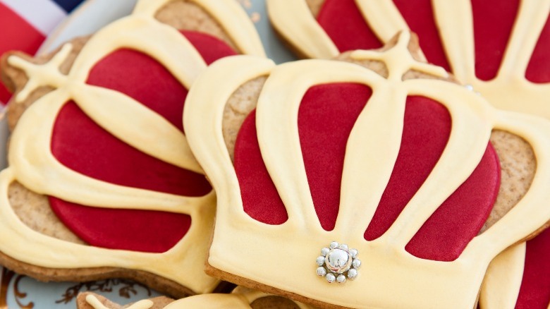 Coronation crown cookies