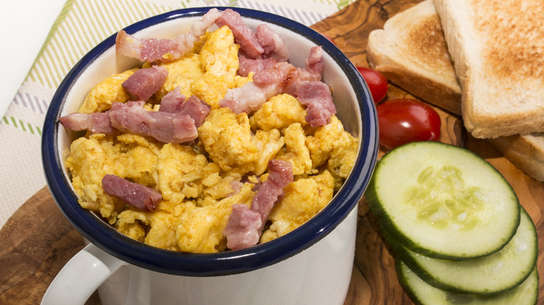 mug of scrambled eggs with bacon 