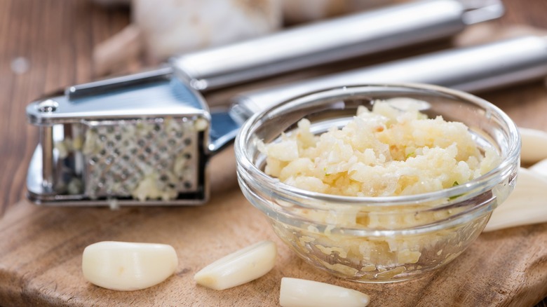 Garlic press and garlic