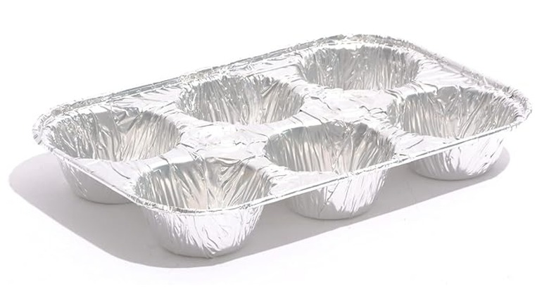 Disposable muffin tin