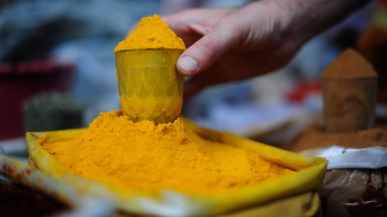 scoopful of bulk curry powder