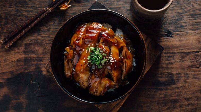 Chicken teriyaki with sesame seeds