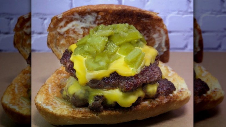 cheeseburger with green chiles