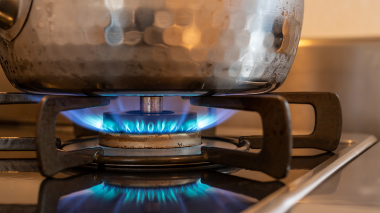 gas stove flame on high setting