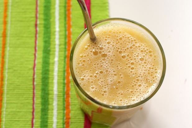 Banana-Turmeric Chai Smoothie