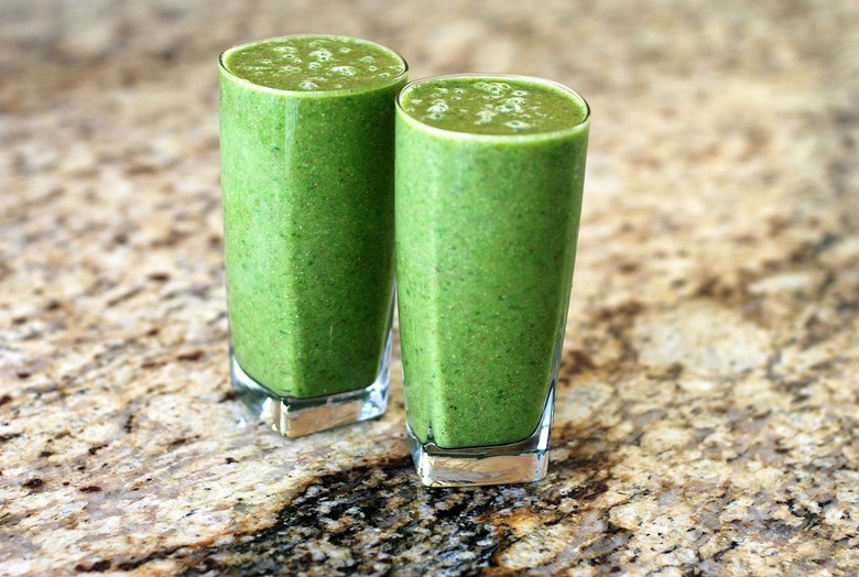 Banana Kale Green Tea Walnut Smoothie	