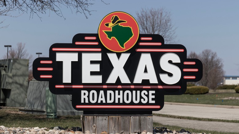 Texas Roadhouse sign