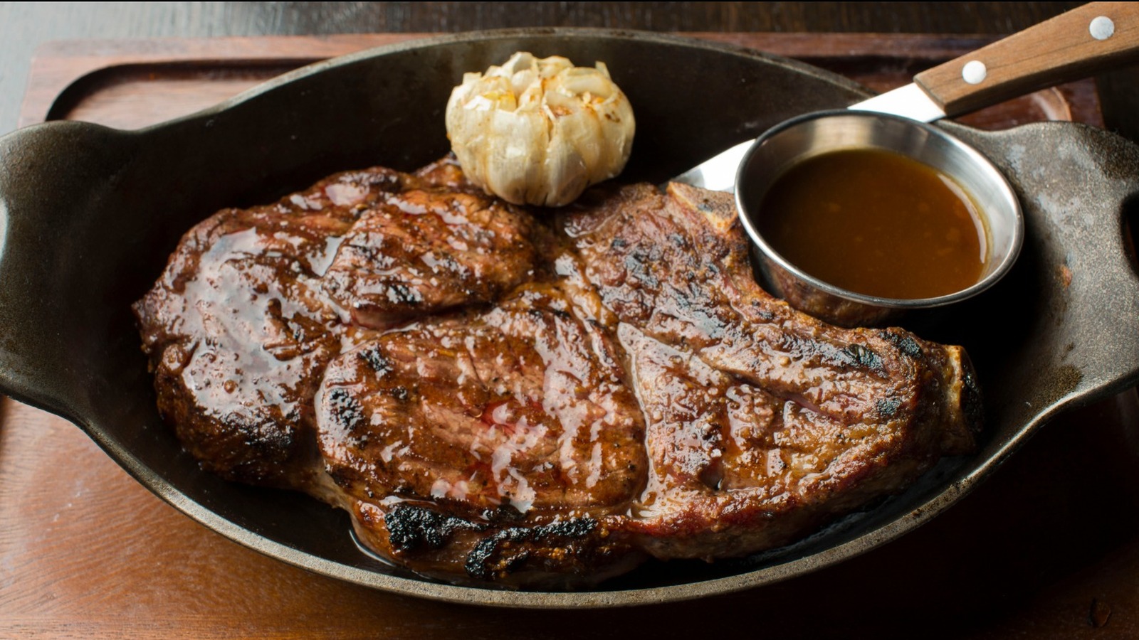 https://www.thedailymeal.com/img/gallery/10-things-you-might-want-to-steer-clear-of-at-a-steakhouse/l-intro-1676412394.jpg