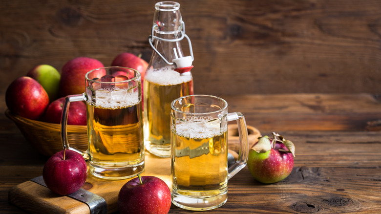 apple cider and apples