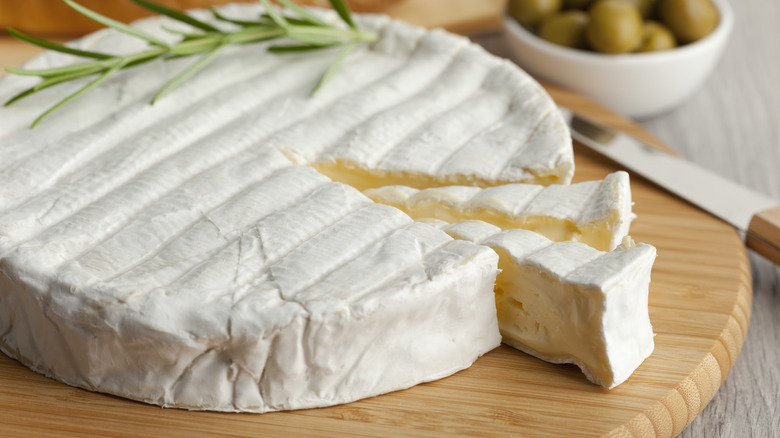 wheel of brie cheese