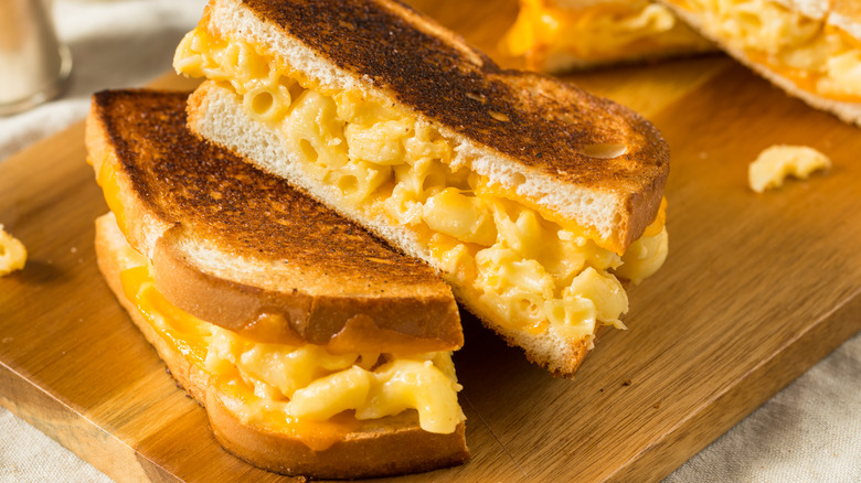 grilled cheese with macaroni