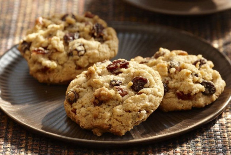 Cinnamon Oatmeal Raisin Cookies