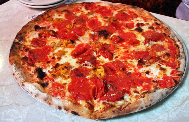 #22 John's of Bleecker Street, New York City (The Boom Pie: Oven-roasted tomatoes, garlic, and basil)