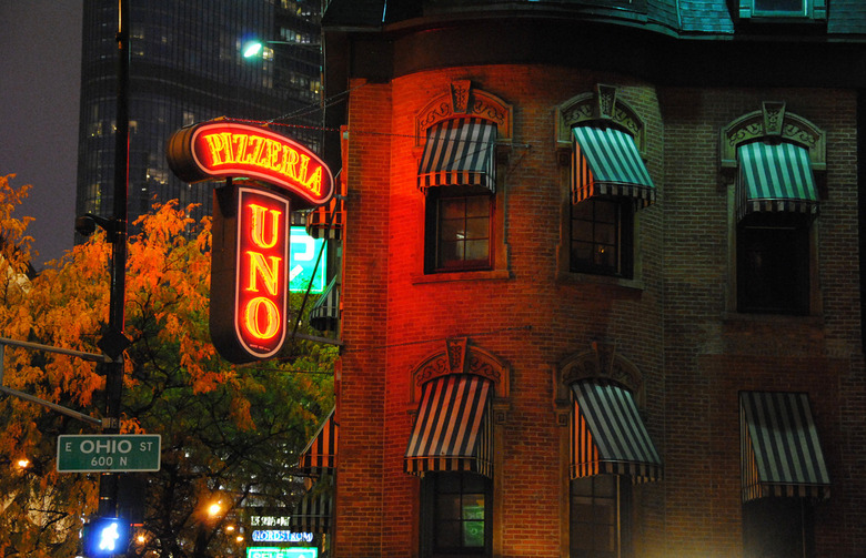 #68 Pizzeria Uno, Chicago (Numero Uno "The one, the best": Sausage, pepperoni, onion, pepper, mushrooms, chunky tomato sauce, mozzarella, Romano) 