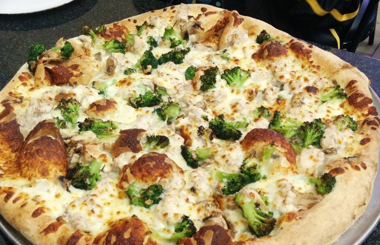 #74 Ernesto's, Boston (Ernesto: White pizza, fresh chicken, broccoli, mushrooms) 