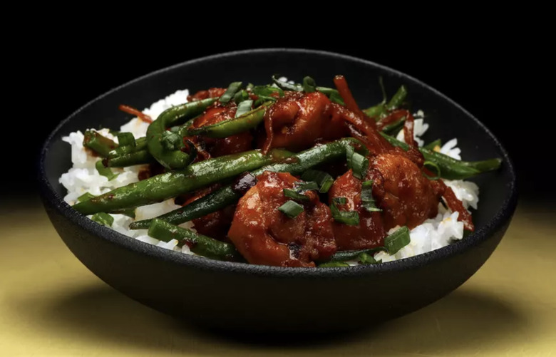 Chile Crisp Chicken With Shallots and Green Beans