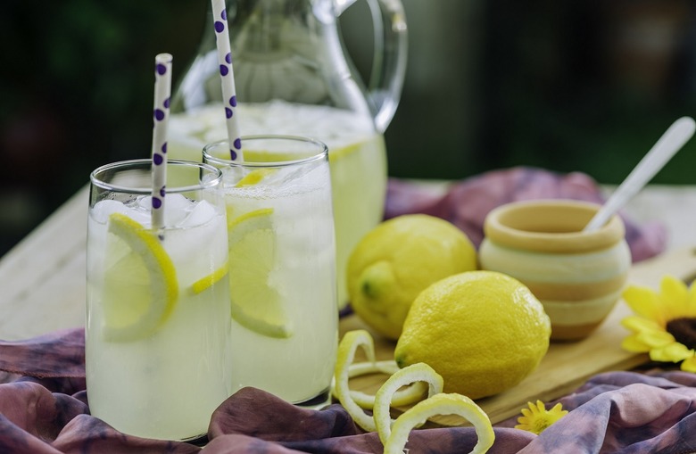 Easy, Fresh Squeezed Lemonade