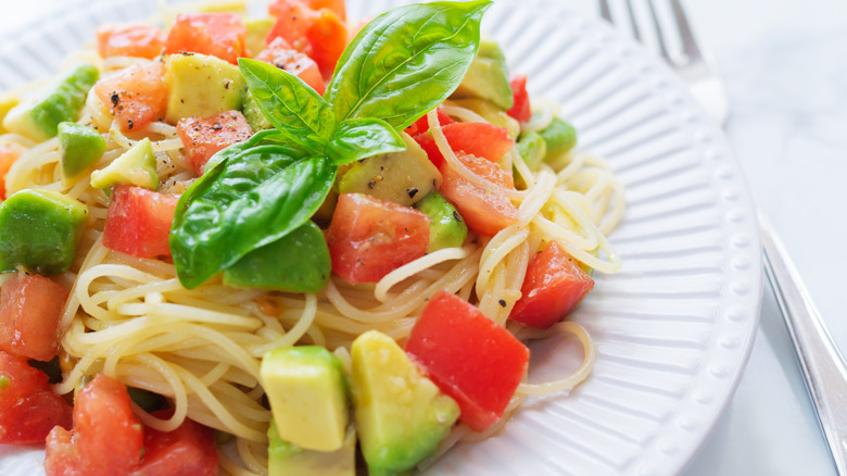 Cold noodles with avocado