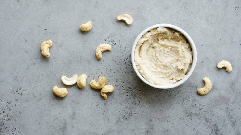 cashews and cashew cream