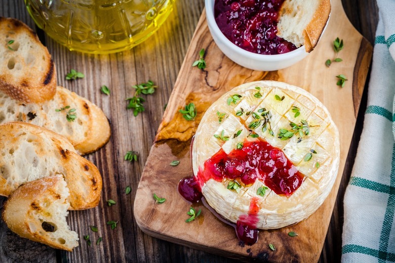 Baked Brie With Apple, Cranberry Relish