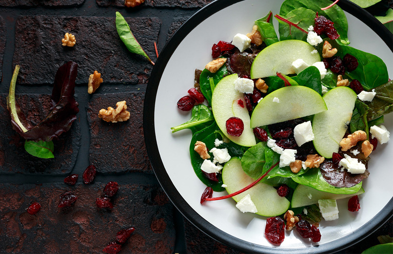 Apple and Arugula Salad With Toasted Walnuts	