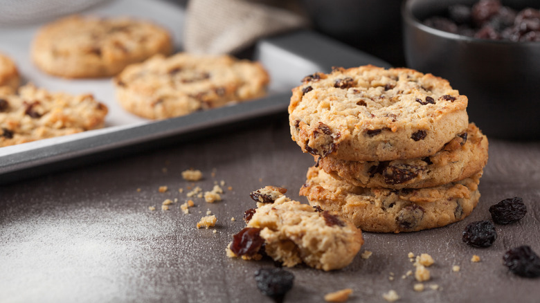 Oatmeal raisin cookies