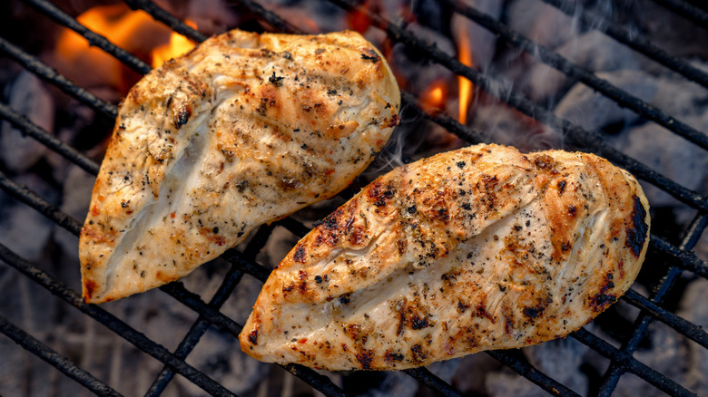 Dry chicken on the grill