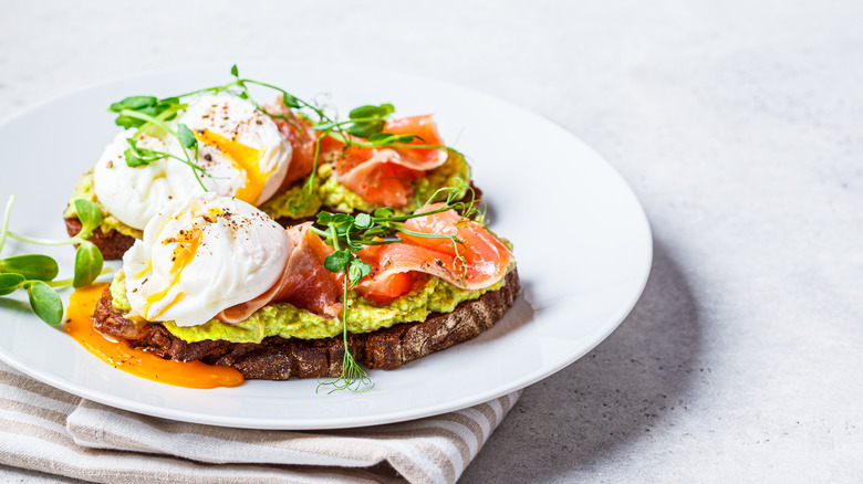 poached eggs on toast