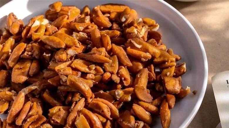 Plate of Pili nuts 