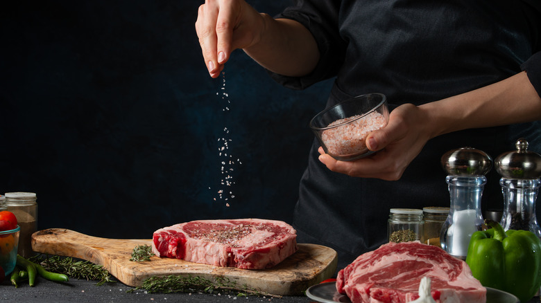 Adding salt to raw steak