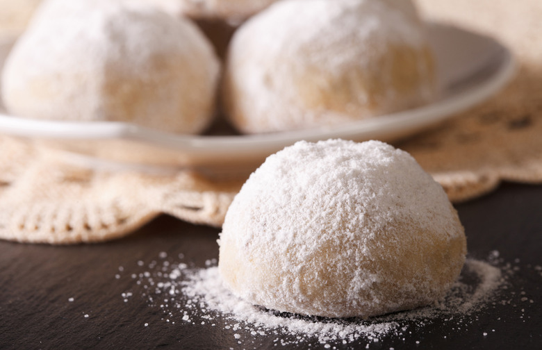 Peppermint Snowball Cookies 