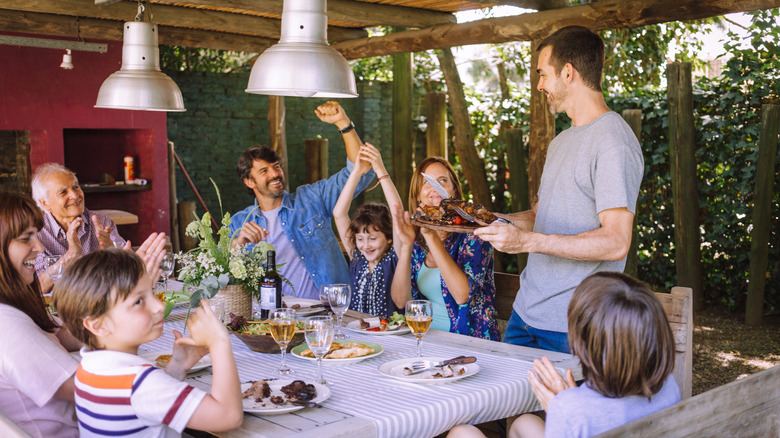 family claps for asador