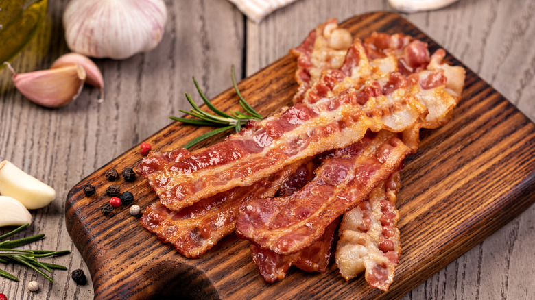 baked bacon strips on cutting board