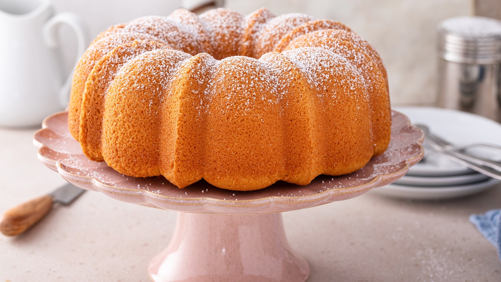 https://www.thedailymeal.com/img/gallery/11-tips-to-help-bake-your-best-bundt-cake-yet/l-intro-1670014283.jpg