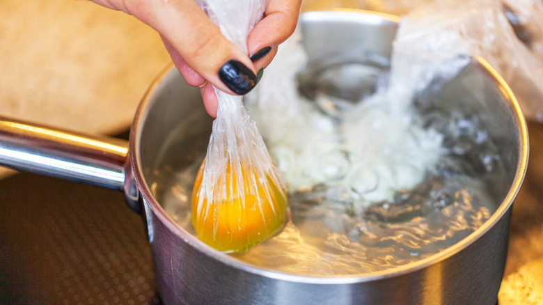 Poaching eggs in a pot