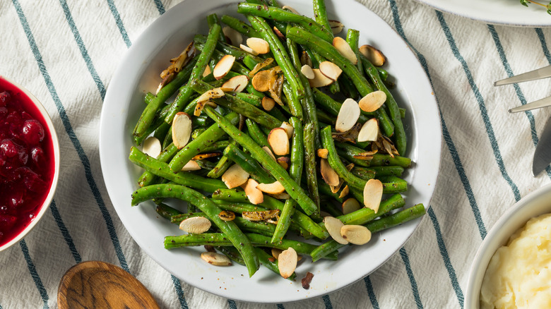 green beans with sliced almonds