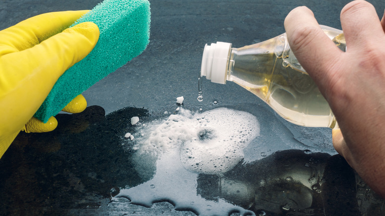 adding vinegar to baking soda