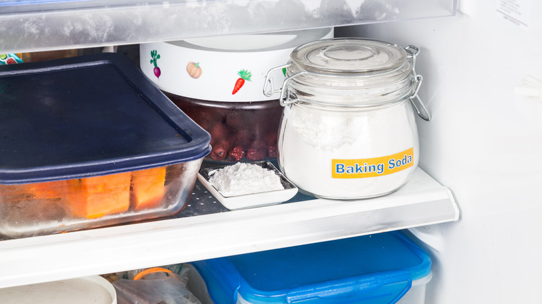 baking soda in refrigerator