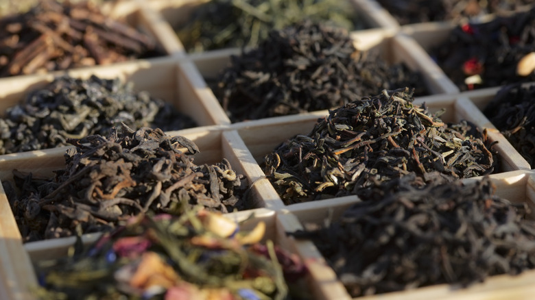 different tea varieties in box