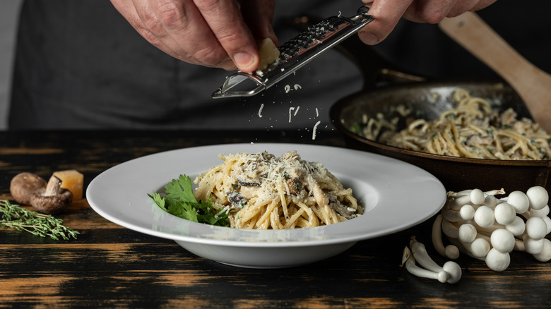 Spaghetti with creamy mushroom sauce