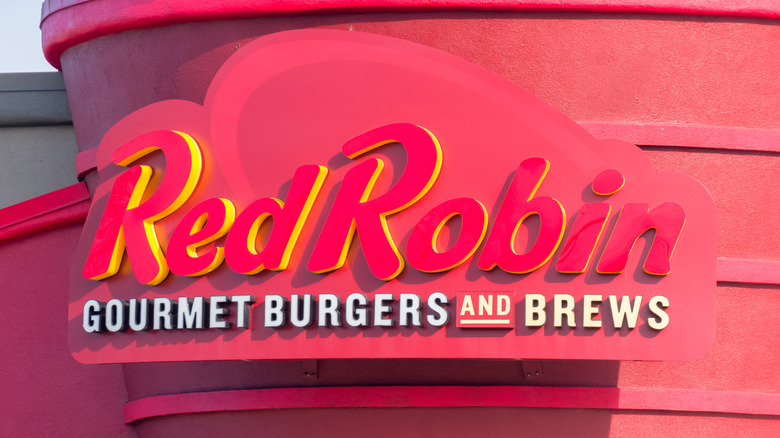 Red Robin restaurant sign