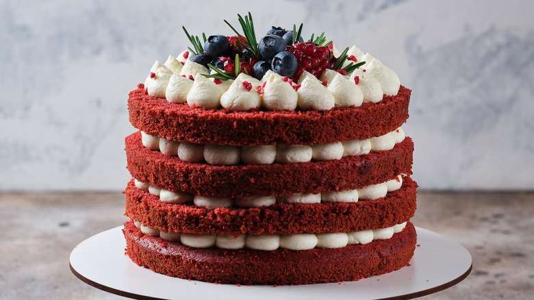 Cake with cream cheese cream and raspberry filling