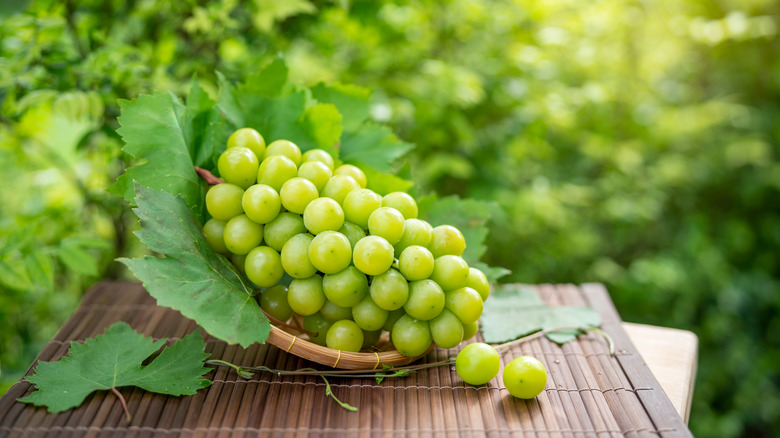 green grapes on table